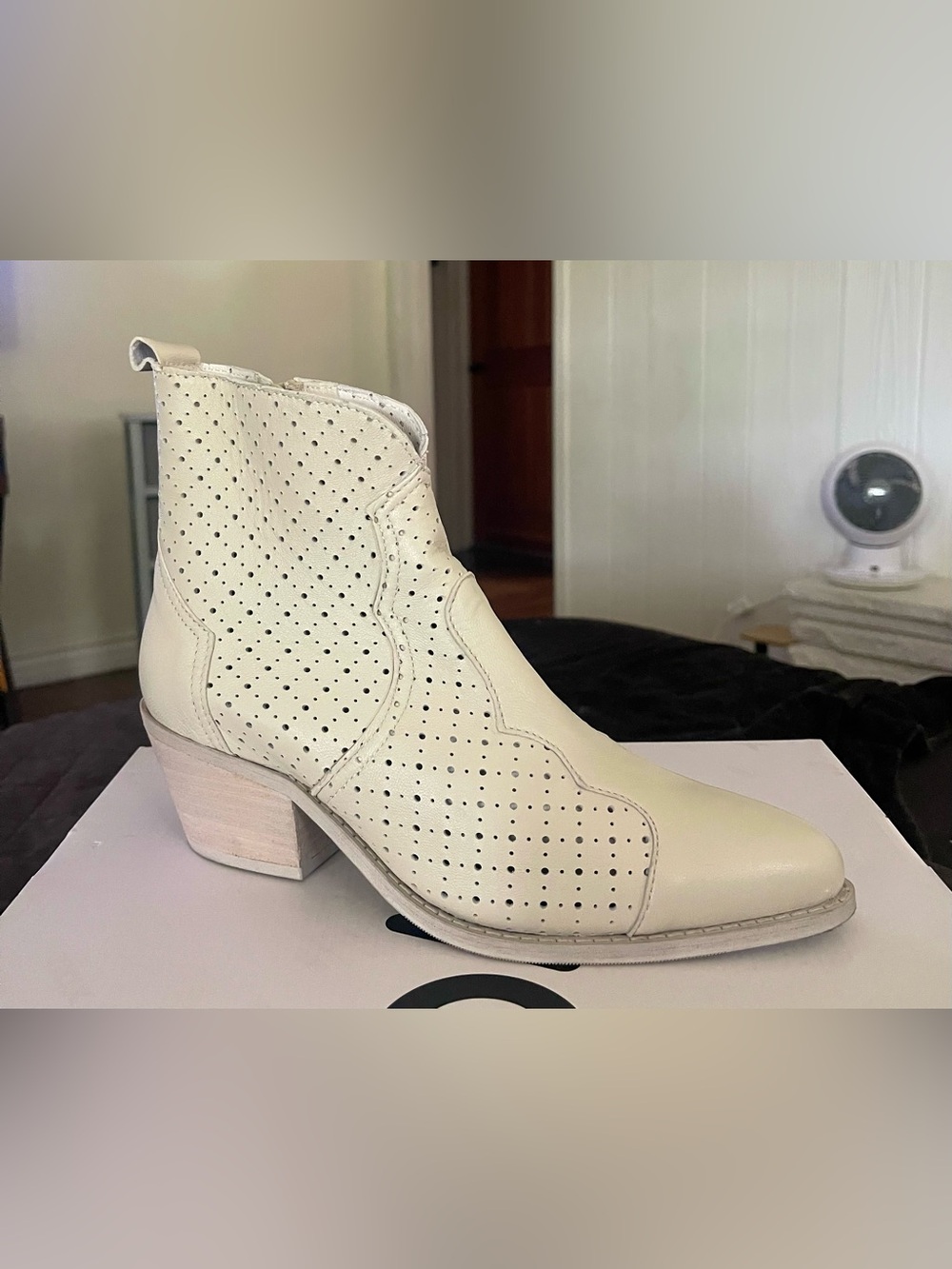 CASTA Perforated Leather Ankle Boots – EU 38